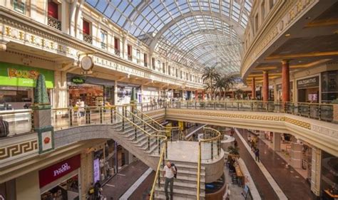 lv trafford centre|trafford centre opening times.